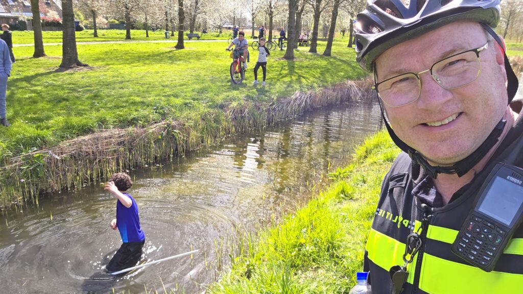 Kind in water tijdens the hunt in tanthof