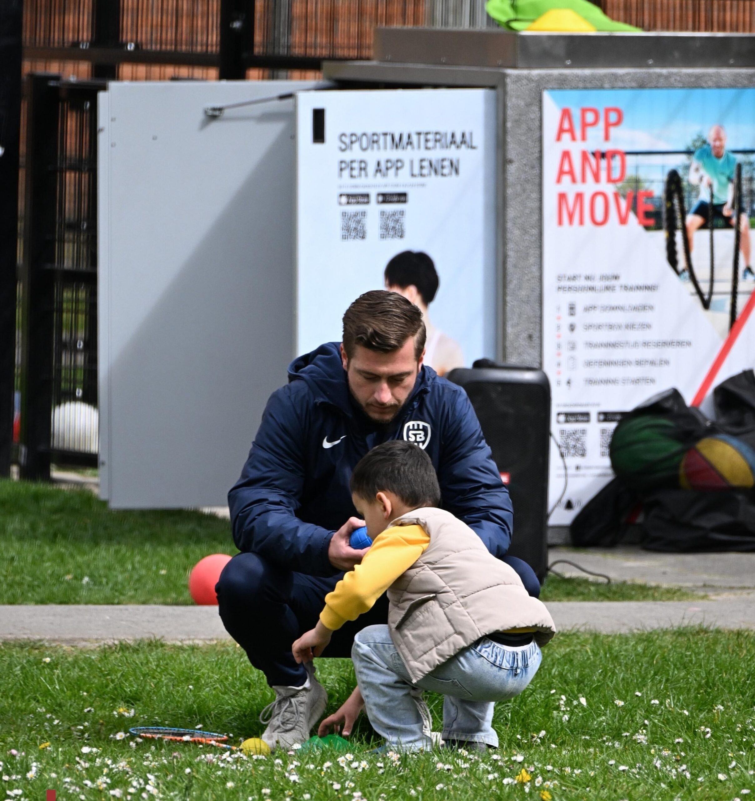 Buurtsportcoach rik in voorhof